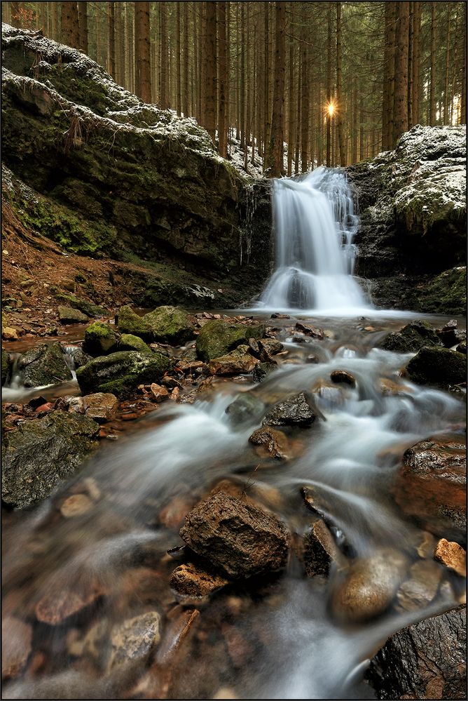 Wasserfall am Schilfwasser -III-