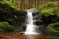 Wasserfall am Schilfwasser -lV-