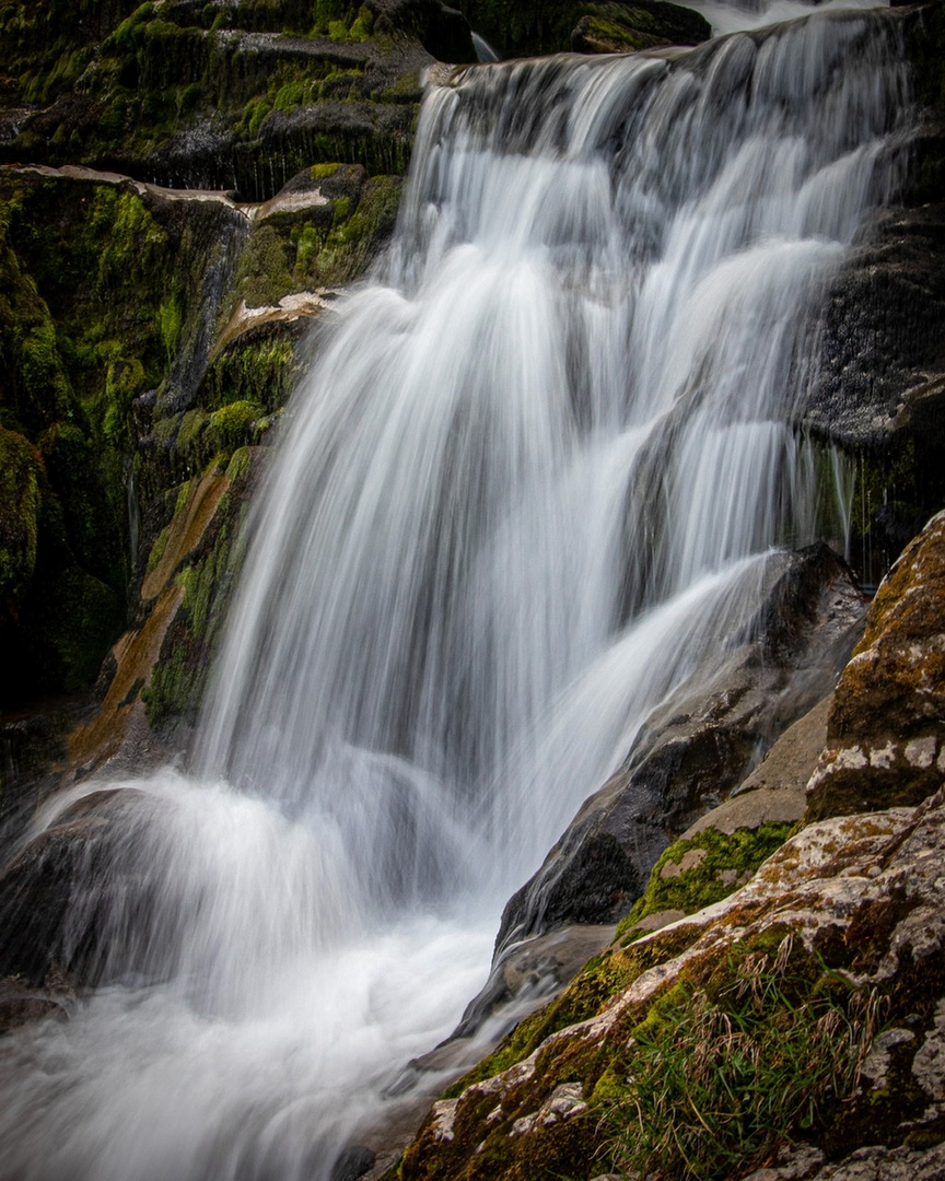 Wasserfall am See