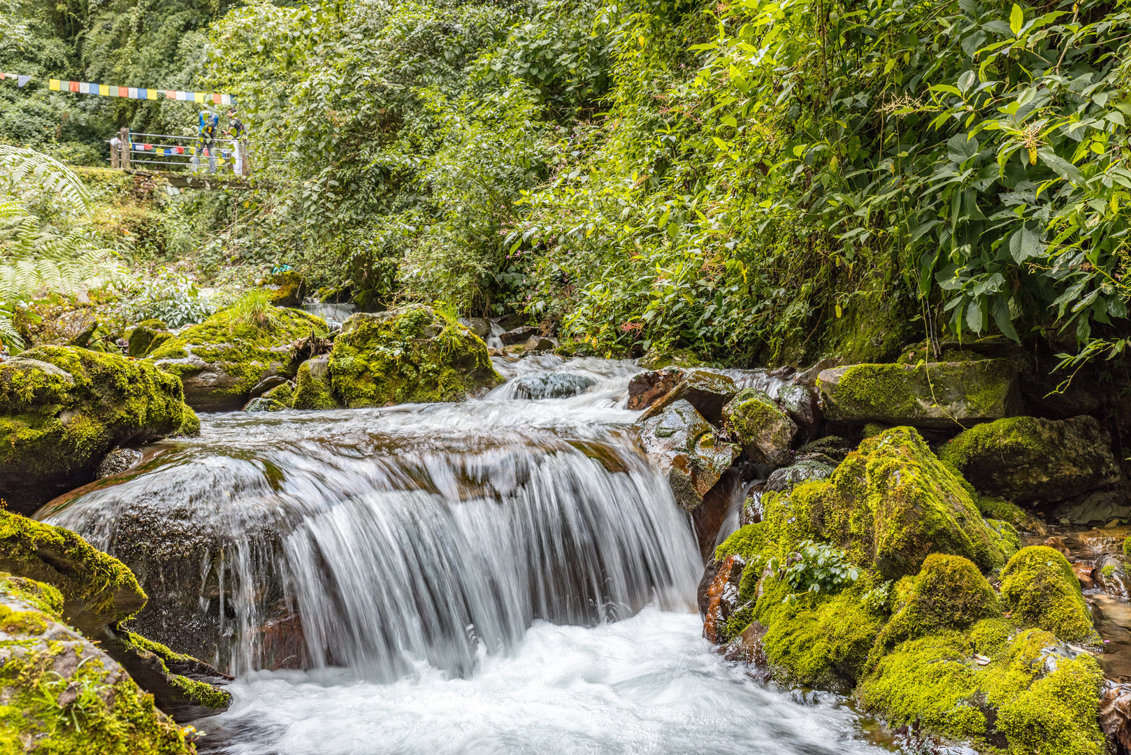 Wasserfall am Wegesrand