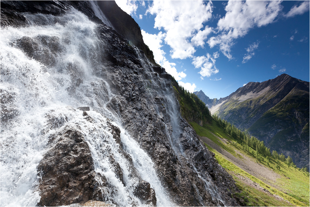 wasserfall auf dem weg zur memmeniger hütte