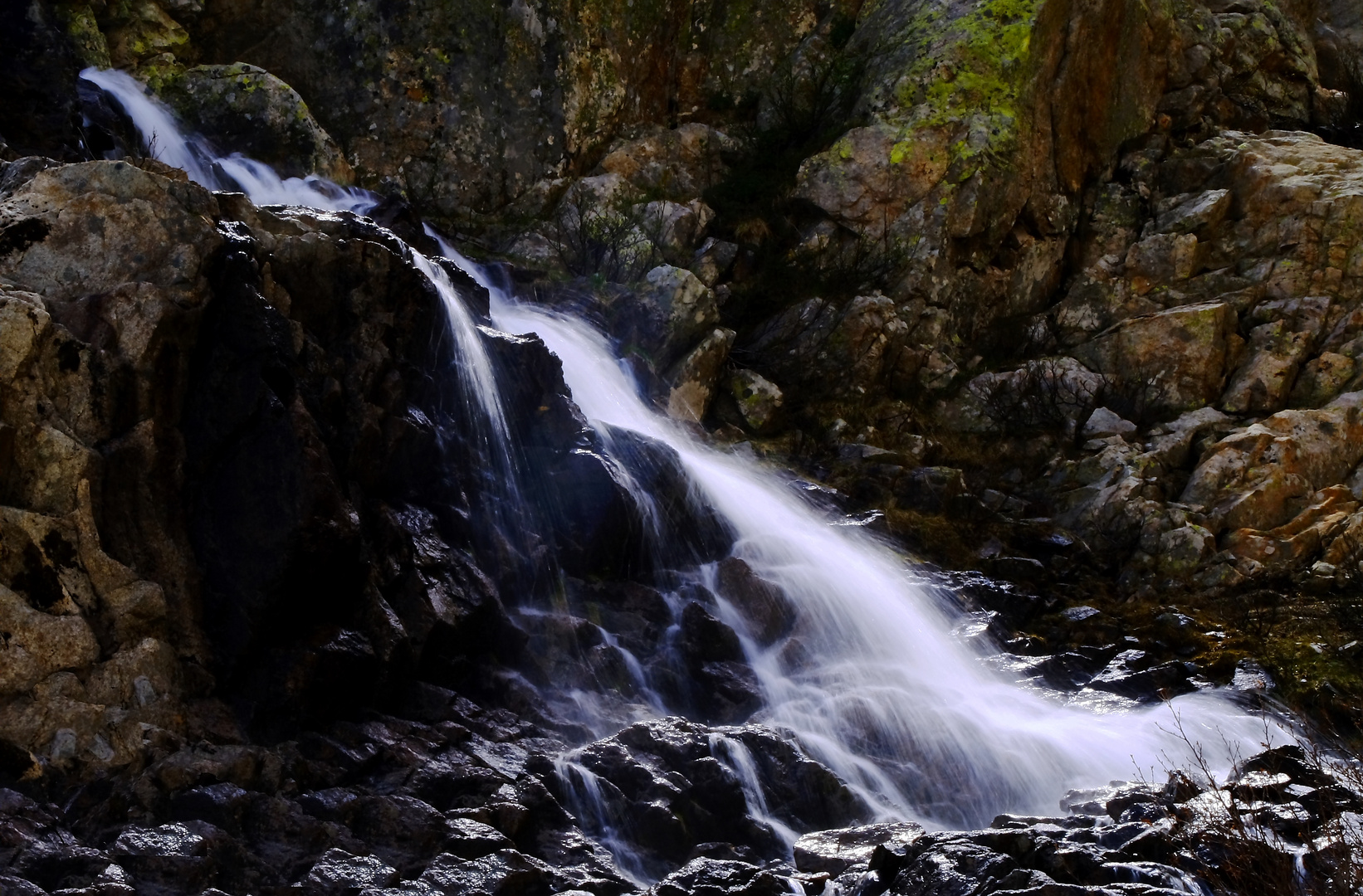Wasserfall auf Korsika im Restonica Tal