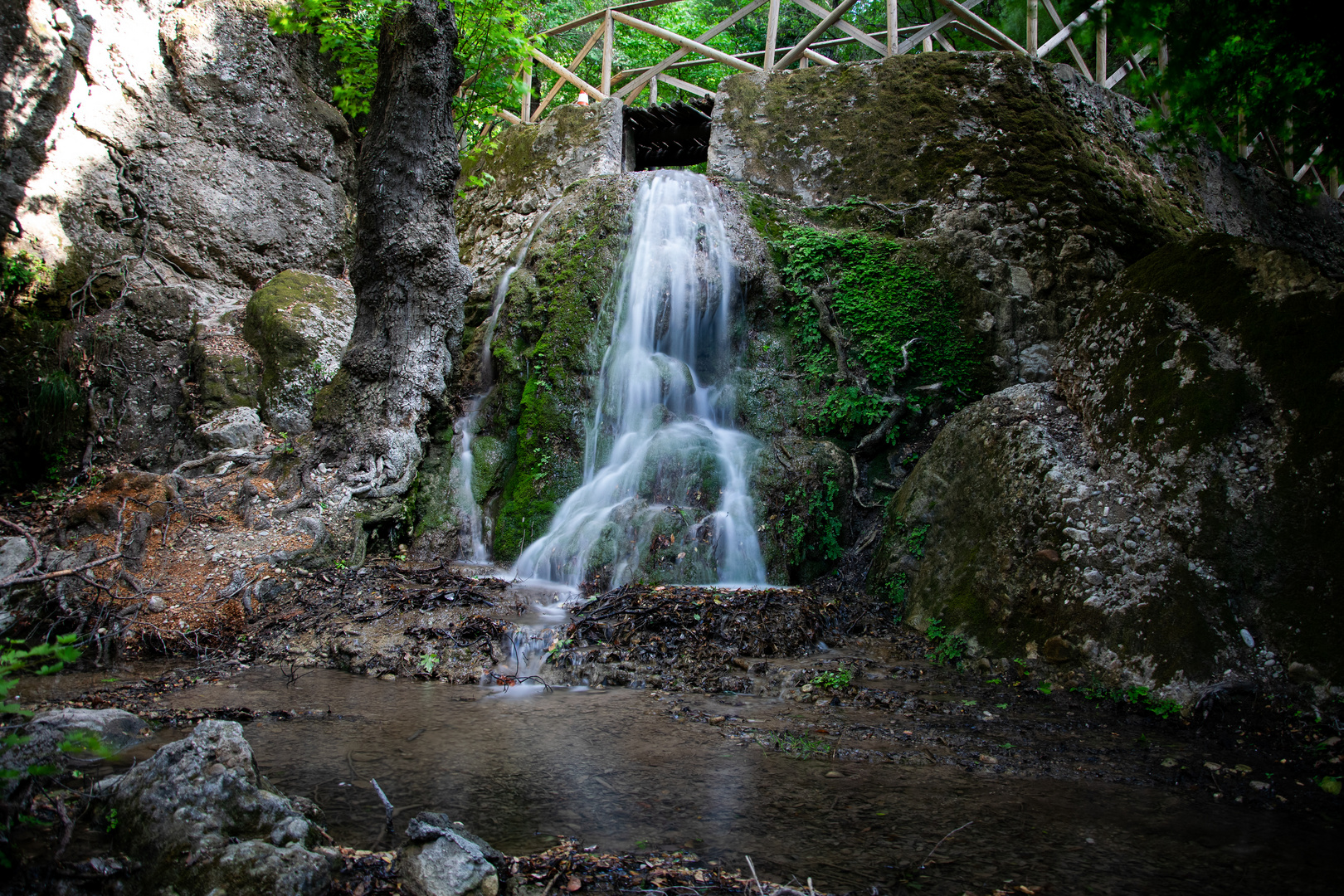 Wasserfall auf Rhodos im  Schmetterlingspark