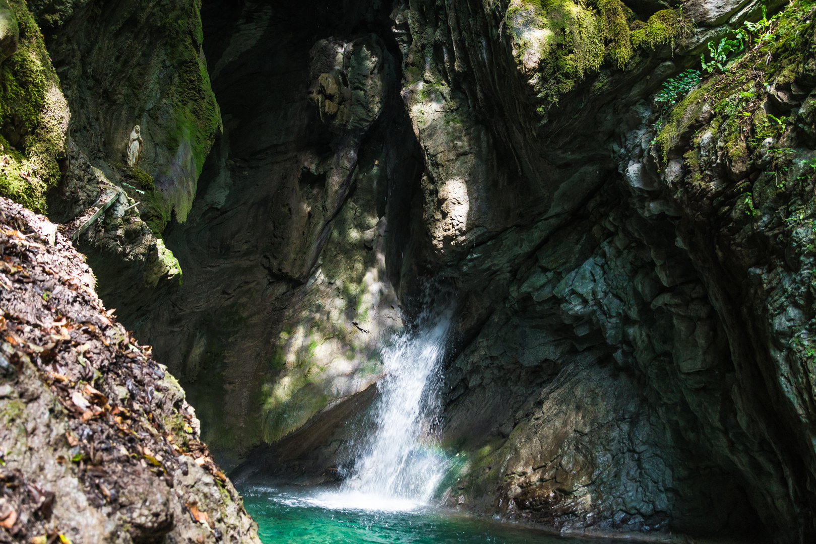 Wasserfall aus dem Berg