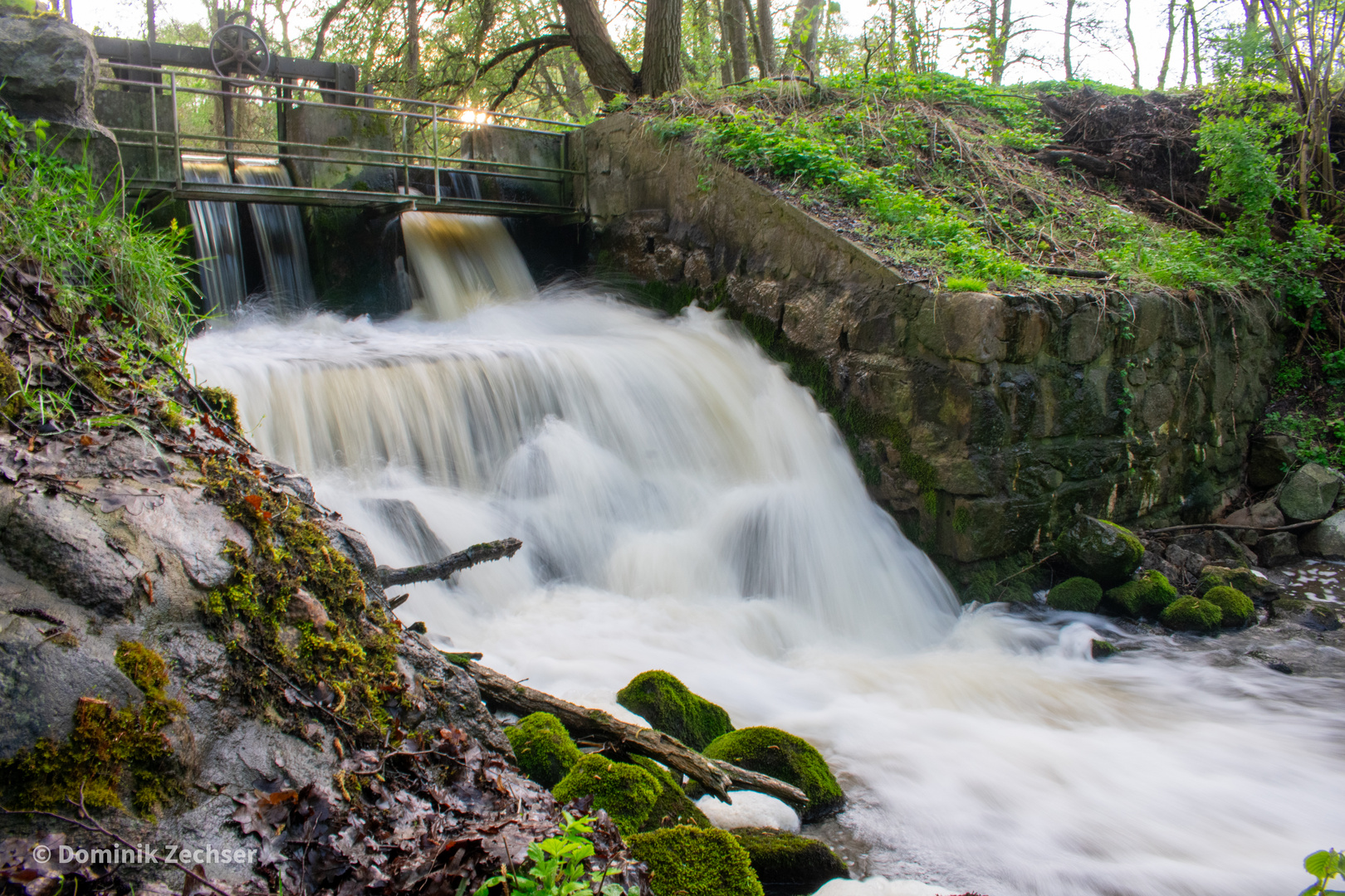 Wasserfall bei der Zirzower Mühle in der Nähe von Neubrandenburg 