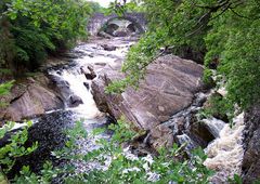 Wasserfall bei Drumnadrochit / Schottland