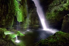 Wasserfall bei Nacht