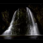 Wasserfall bei Nacht