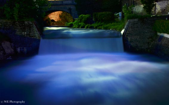 wasserfall bei nacht