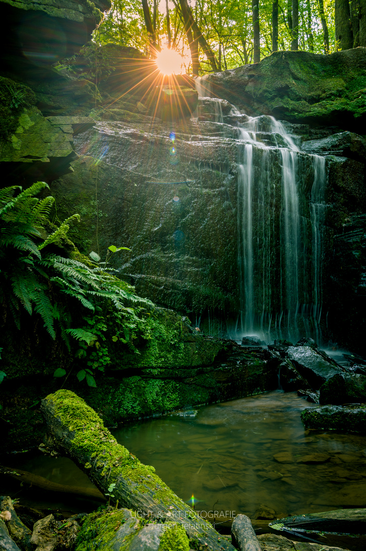 Wasserfall beim Sonnenaufgang