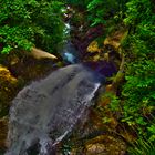 Wasserfall durch Berg und Tal