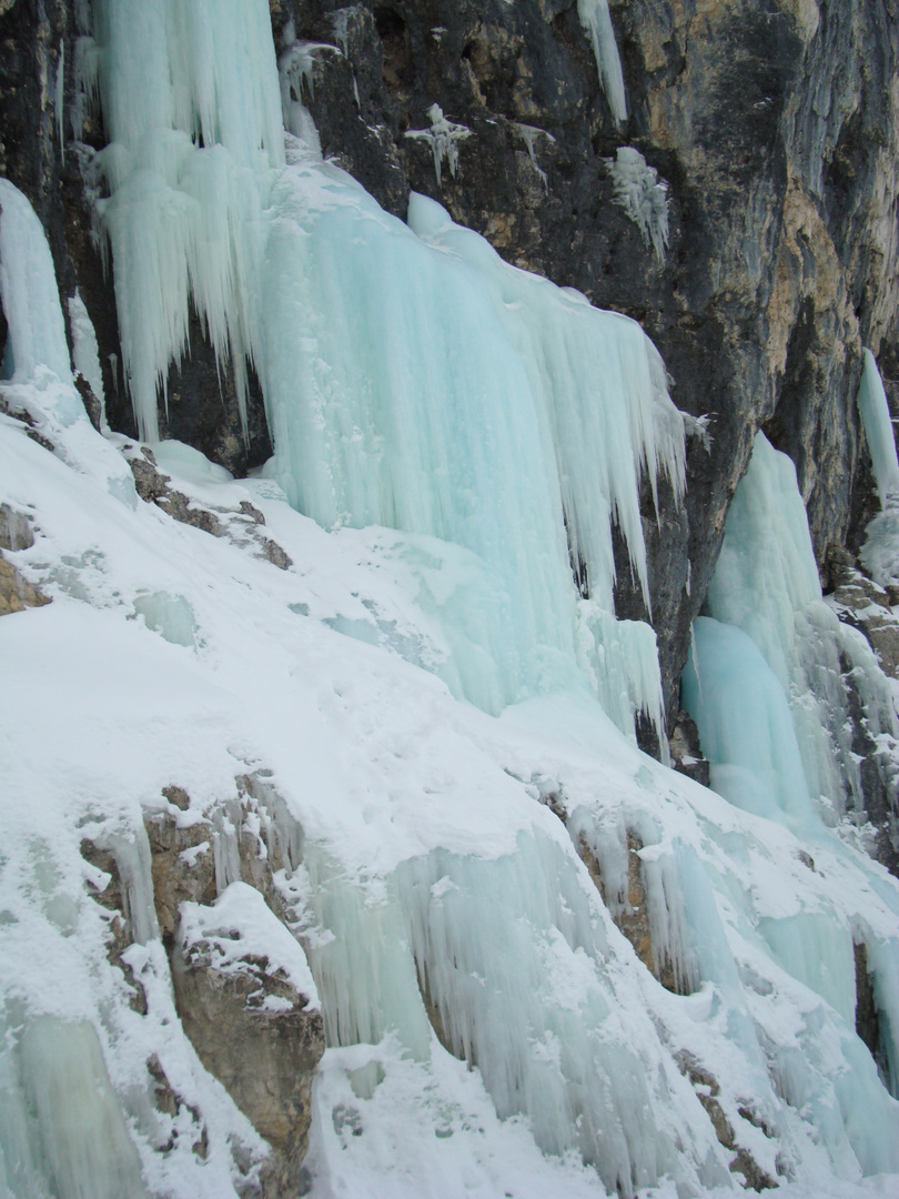 Wasserfall gefroren in Südtirol