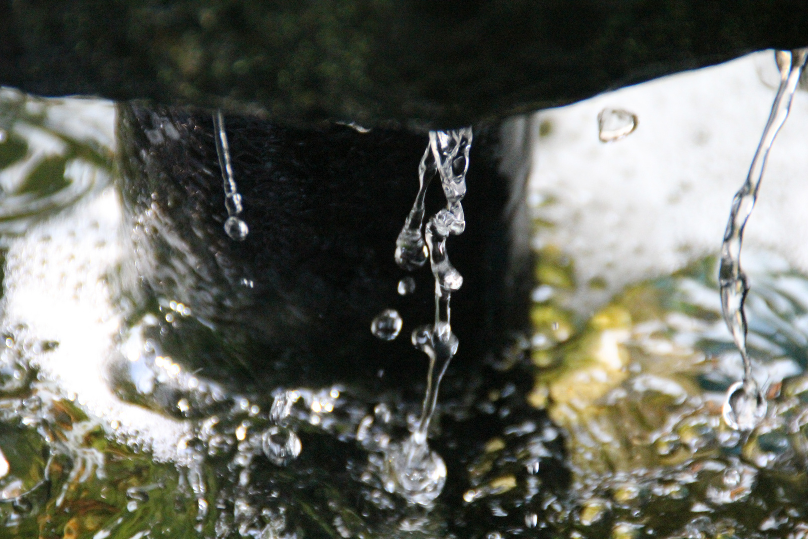 Wasserfall im Brunnen