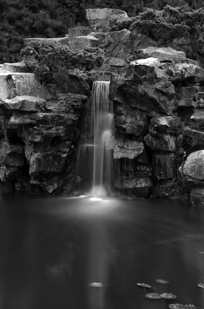 Wasserfall im Chinesischen Garten