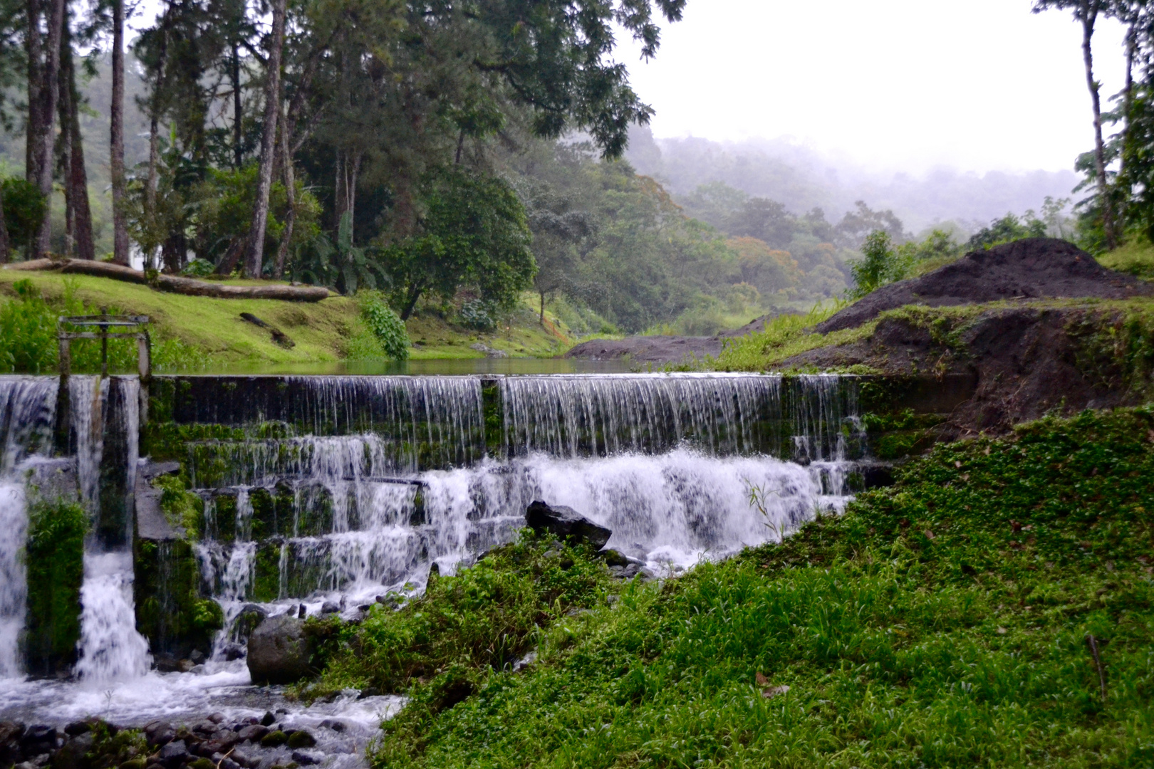 Wasserfall im Dschungel