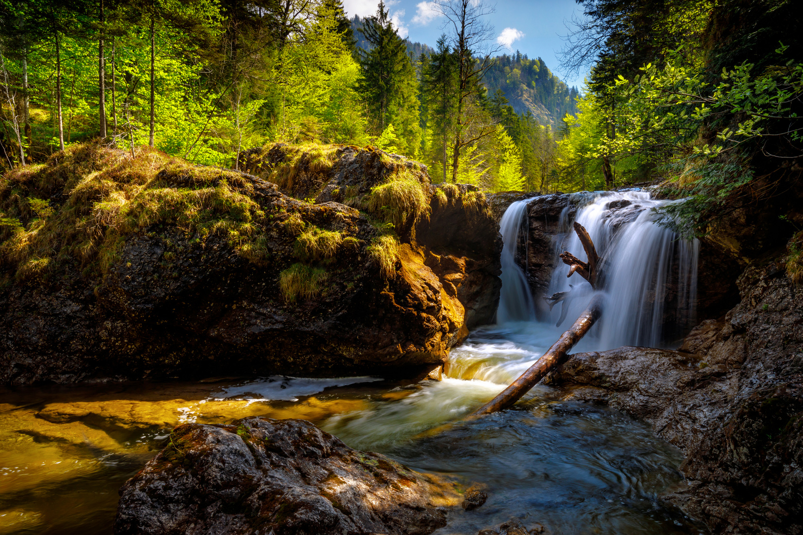 ~ WASSERFALL IM ESTERGEBIRGE II ~