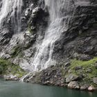 Wasserfall im Fjord