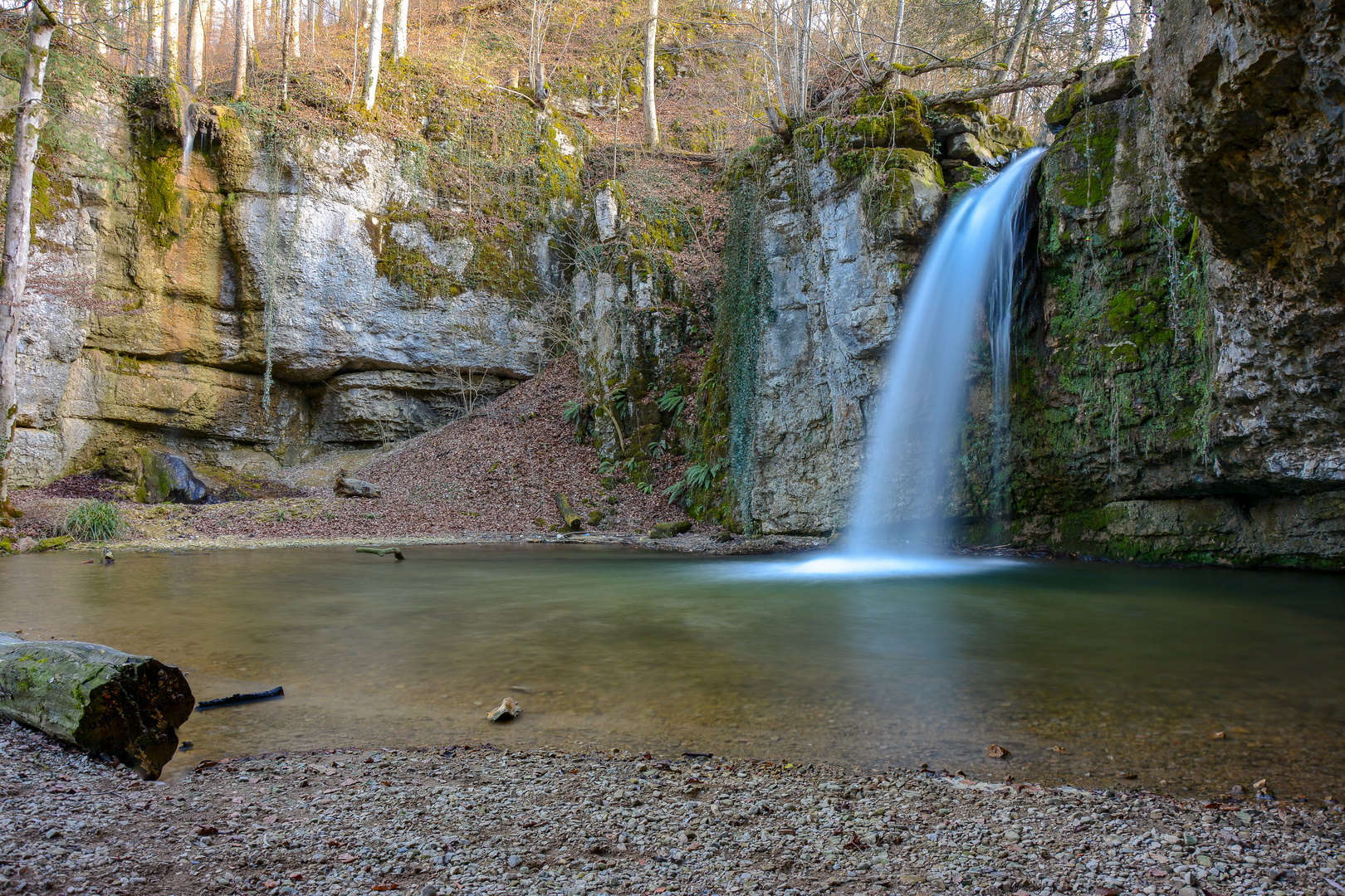 Wasserfall im Frühlingserwachen