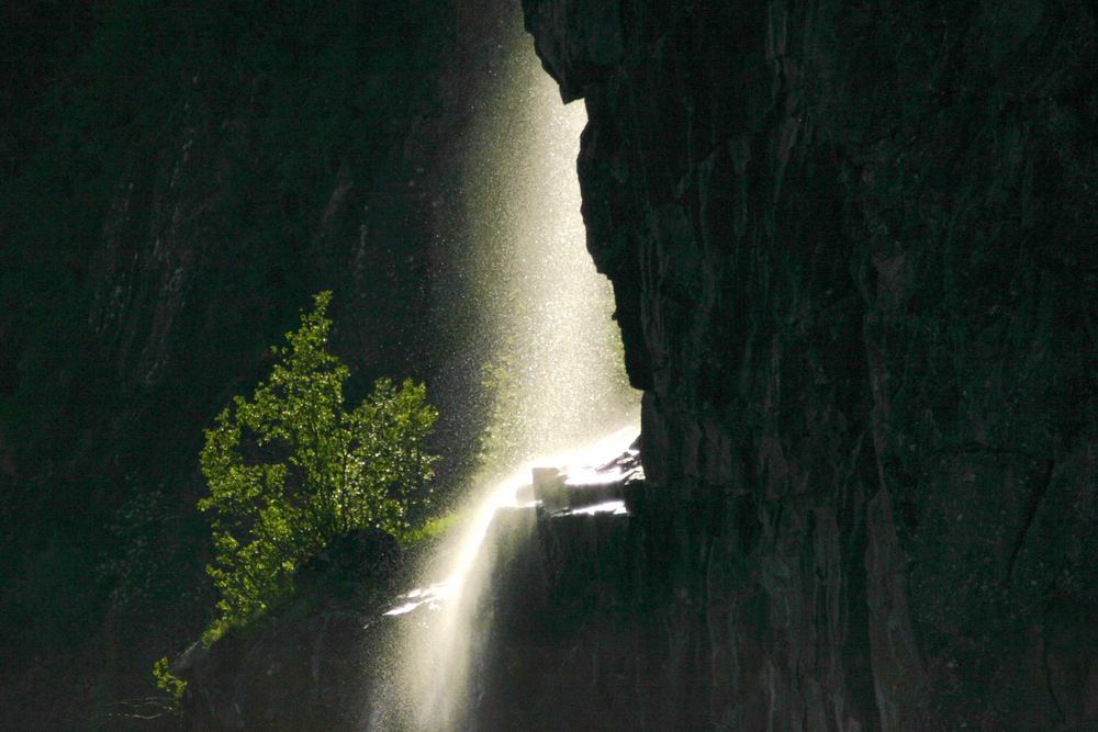 Wasserfall im Gegenlicht