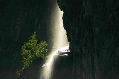 Wasserfall im Gegenlicht