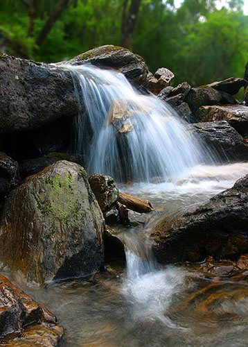 Wasserfall im Glen Nevis, Schottland (GB)