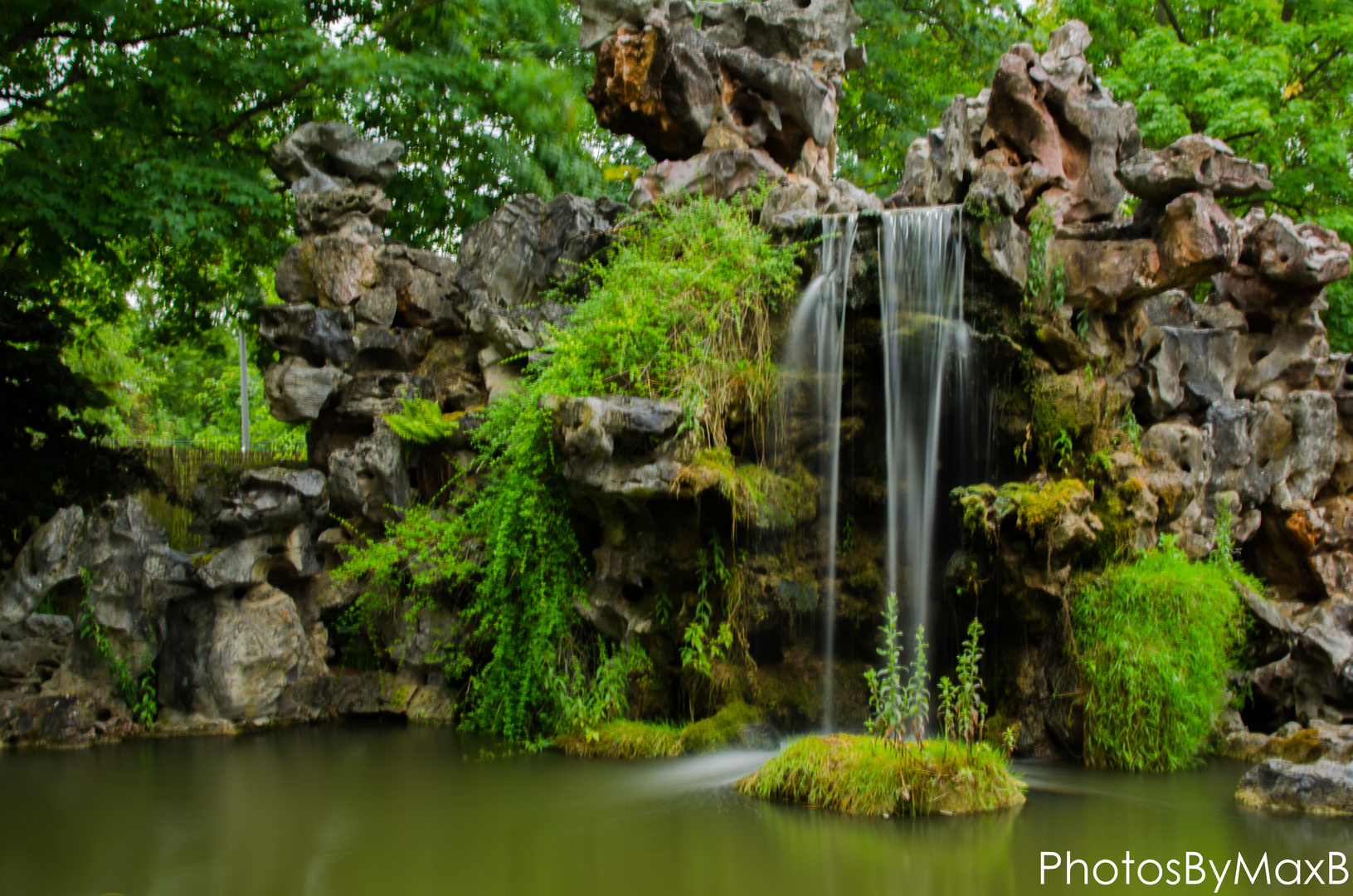 Wasserfall im Grünen 