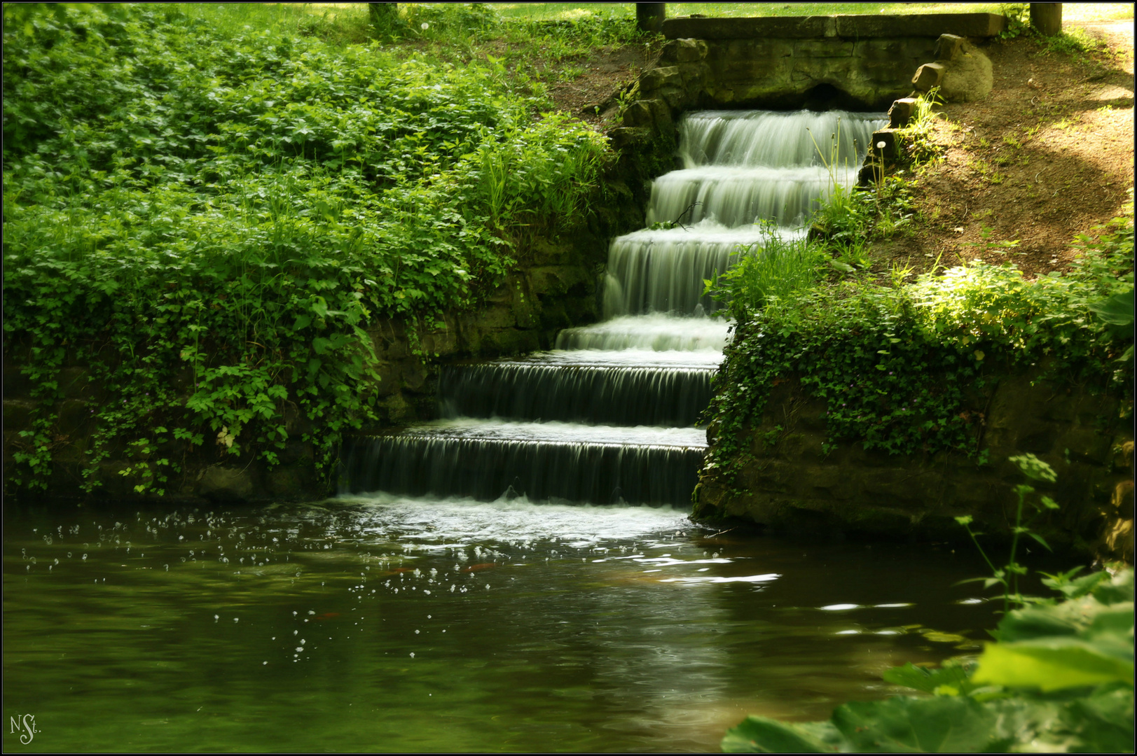 Wasserfall im Hain