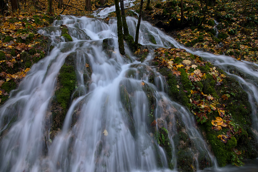 Wasserfall im Herbst