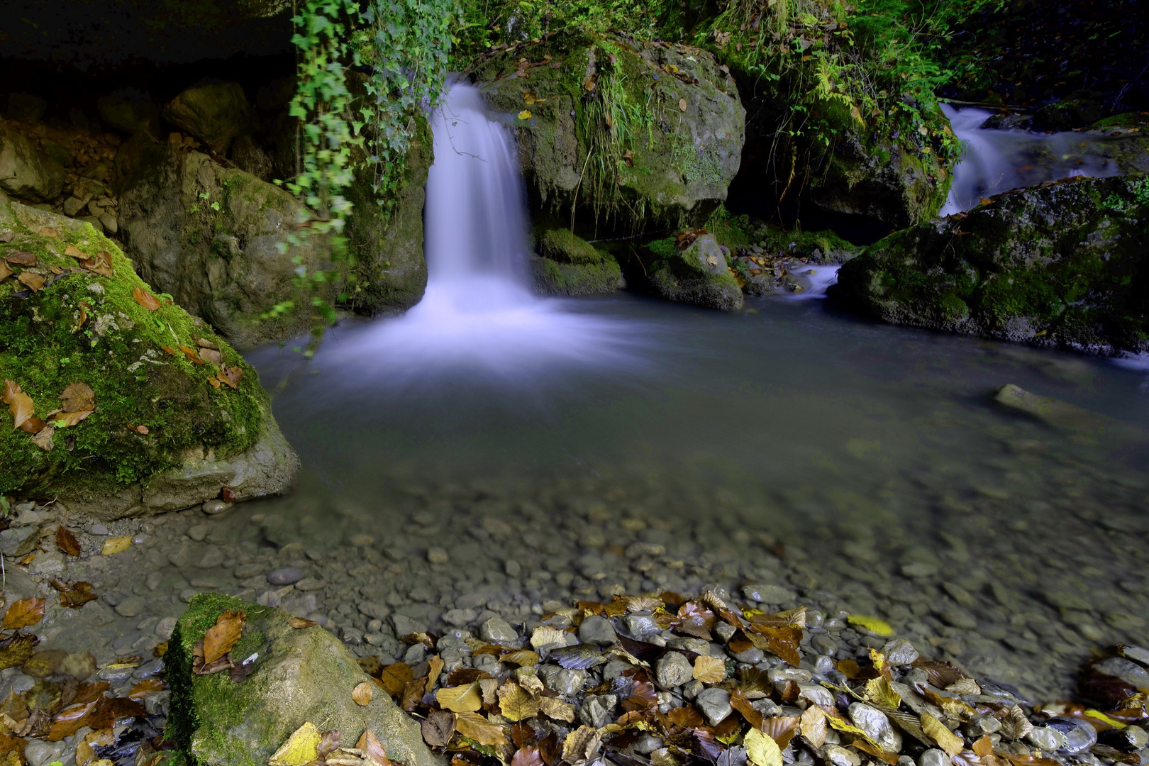 Wasserfall im Herbst 