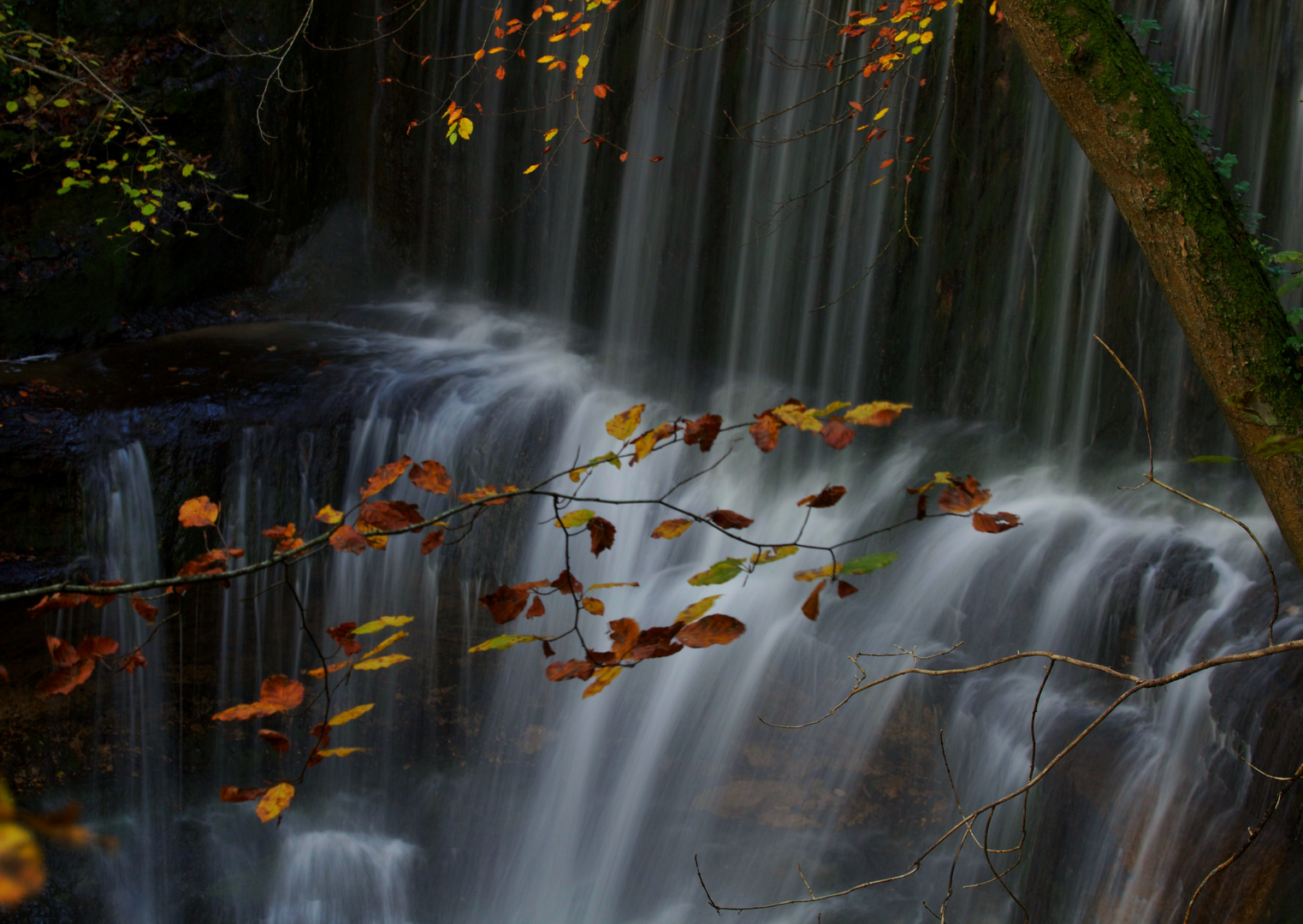 Wasserfall im Herbst