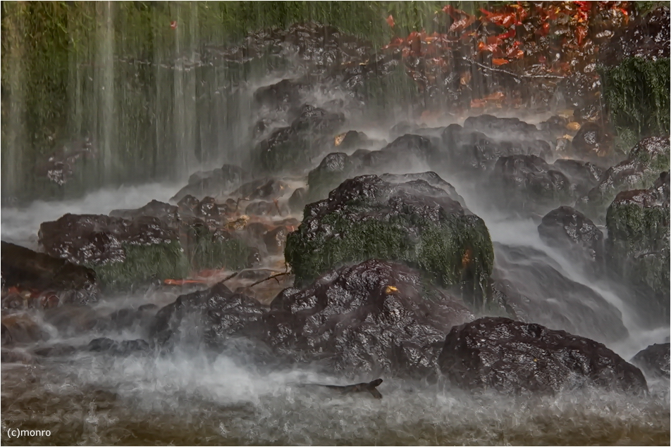 ~ Wasserfall im Herbst ~