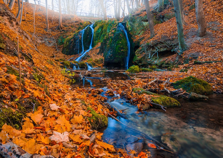 Wasserfall im Herbst