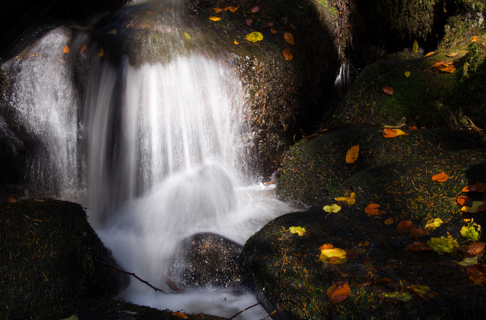 Wasserfall im Herbst