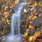 Wasserfall im Herbst