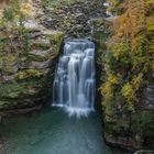 Wasserfall im Herbstgewand