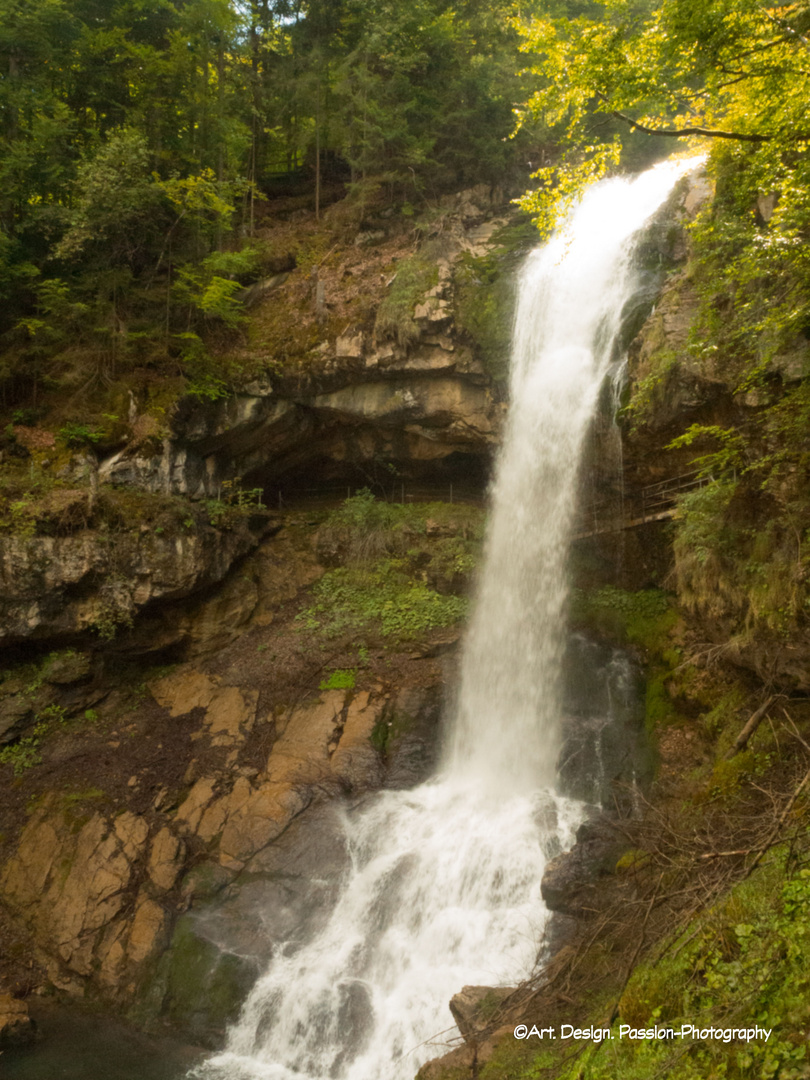 Wasserfall im Herbstlicht