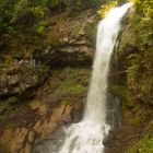 Wasserfall im Herbstlicht