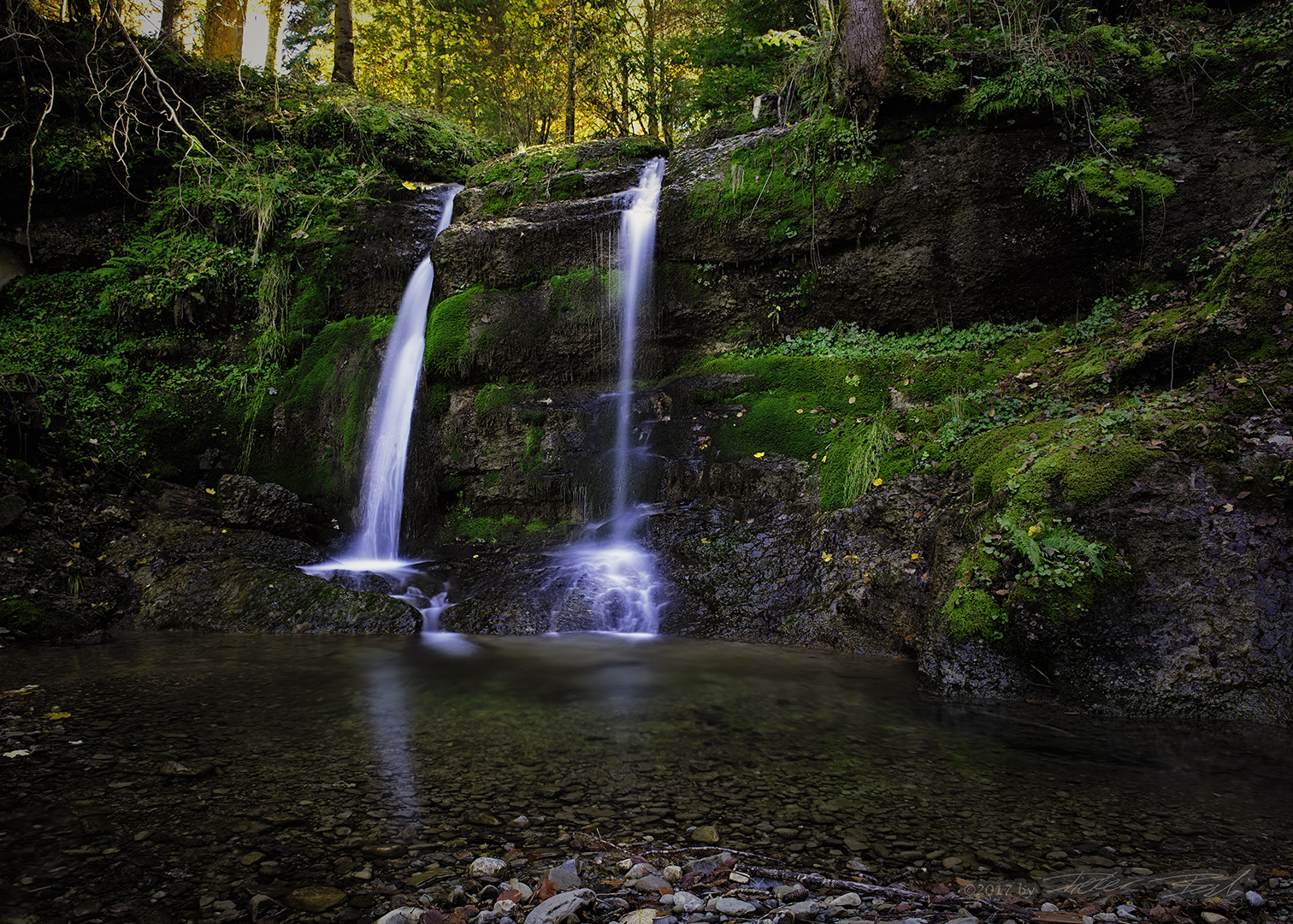 Wasserfall im Herbstwald 5