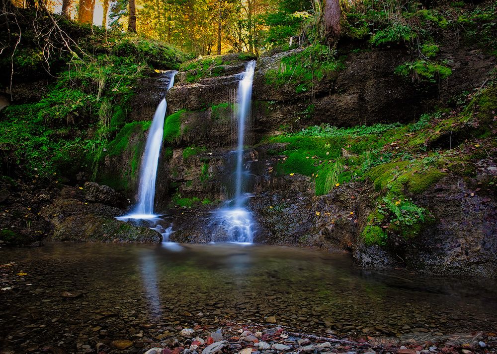 Wasserfall im Herbstwald 5