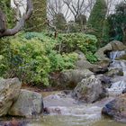 Wasserfall im japanischen Garten