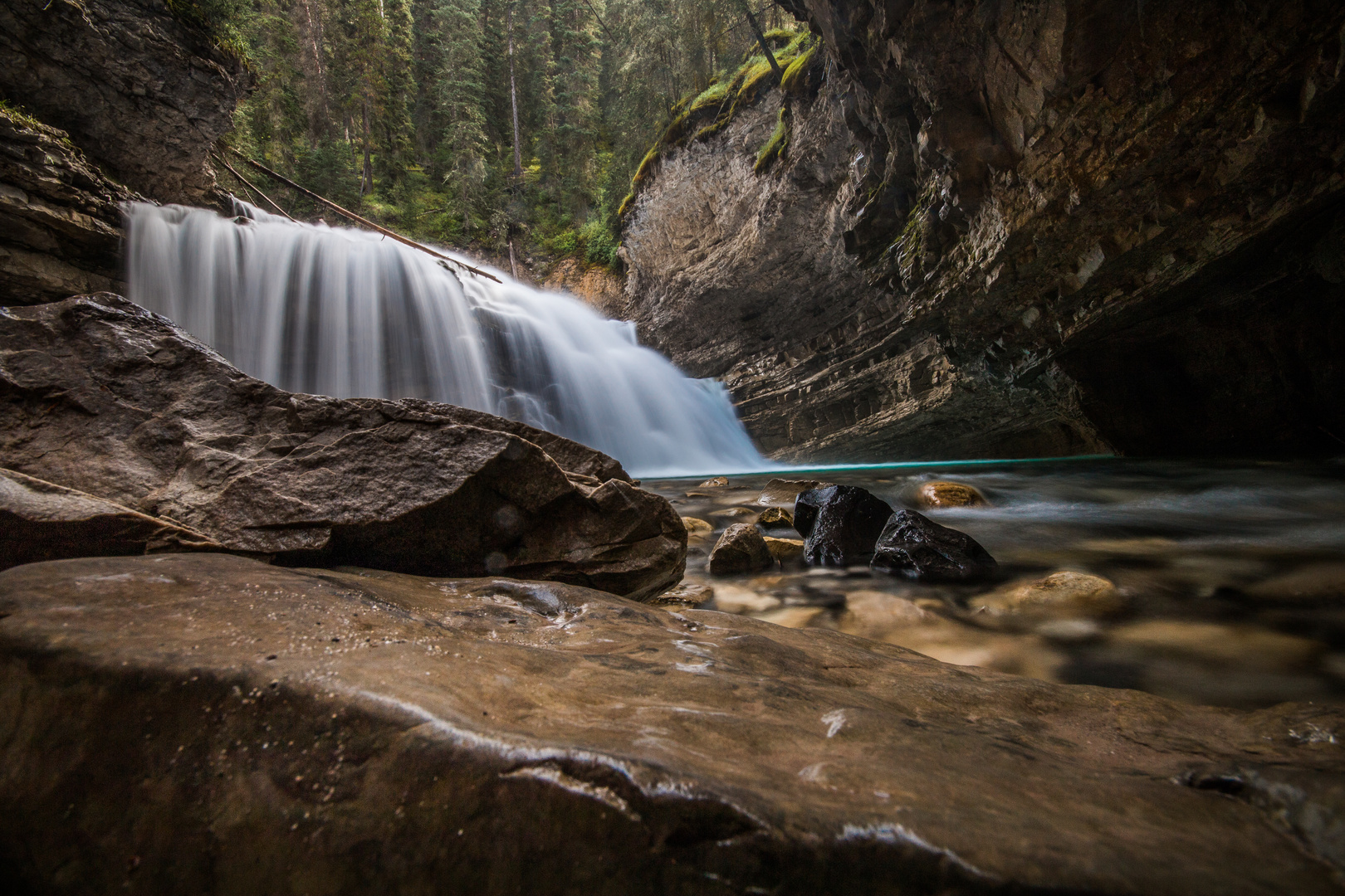 Wasserfall im Johnston Canyon