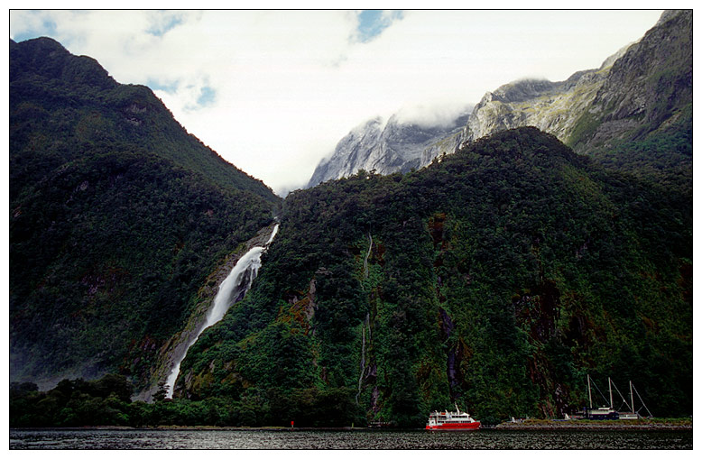 Wasserfall im Milford Sound