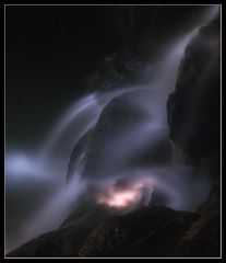 wasserfall im mondlicht