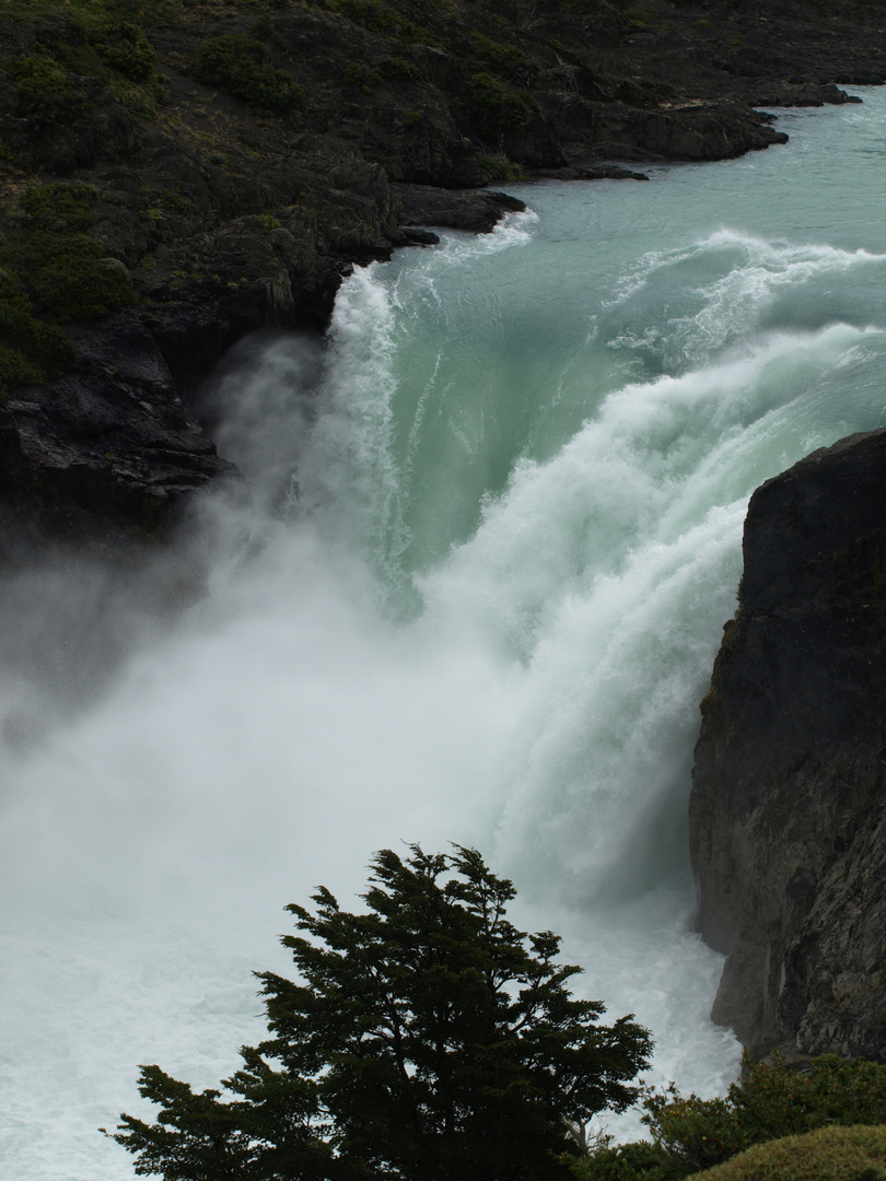 Wasserfall im Nationalpark Torres del Paine