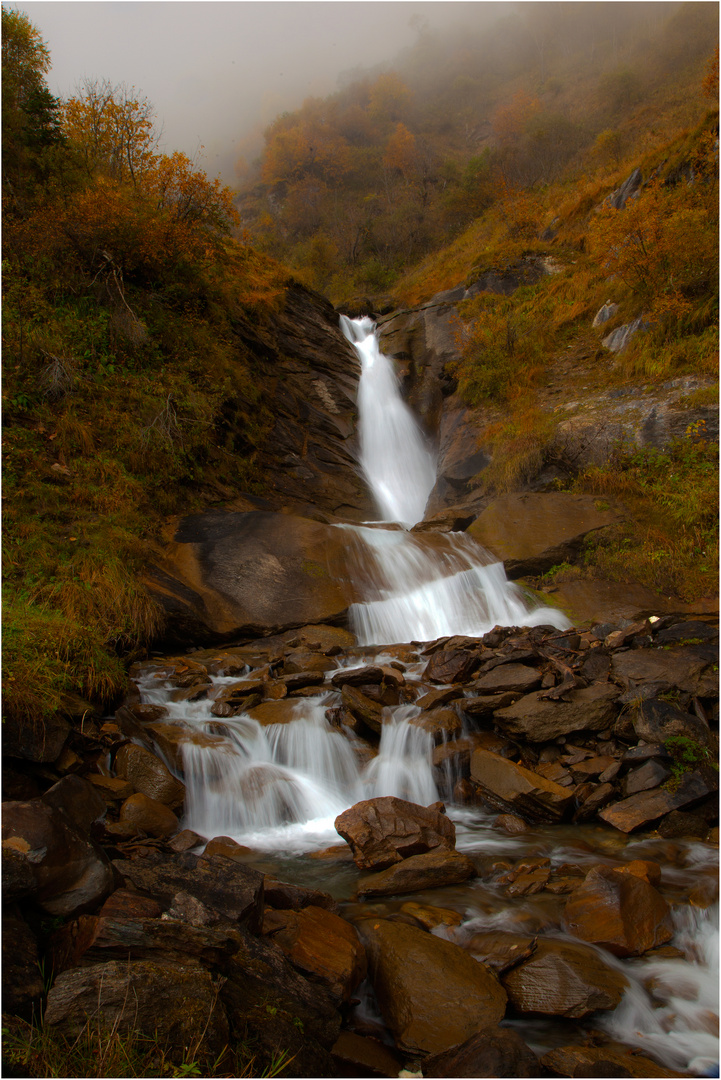 Wasserfall im Nebel 