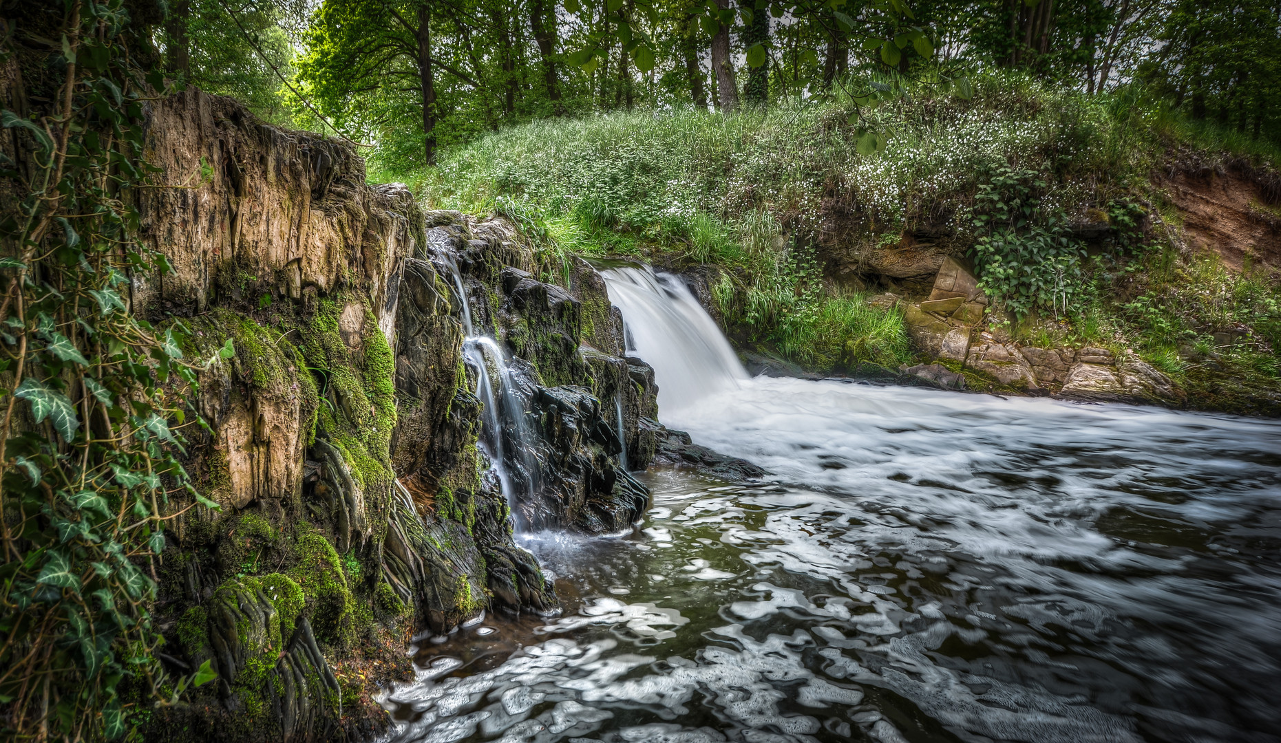 "Wasserfall Im Nettetal"