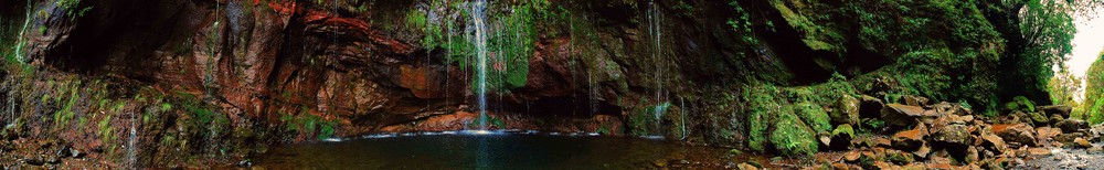 Wasserfall im Regenwald