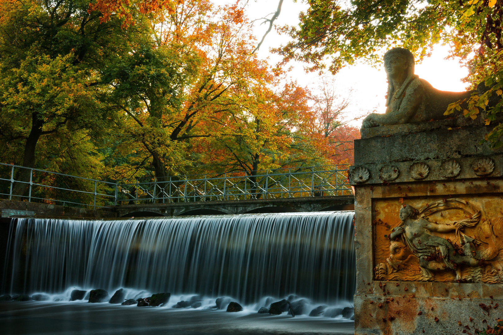 Wasserfall im Schlosspark Laxenburg