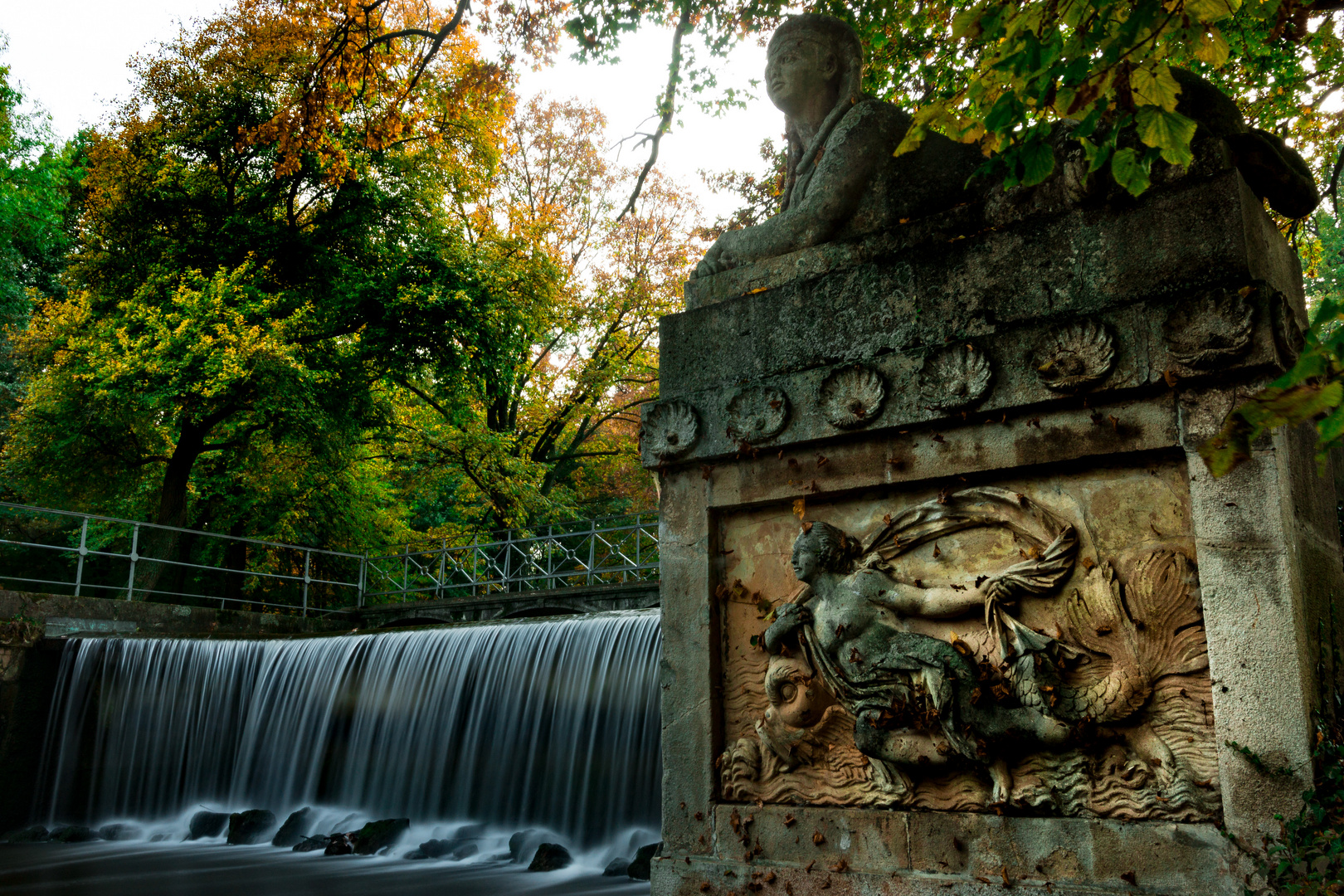 Wasserfall im Schlosspark Laxenburg