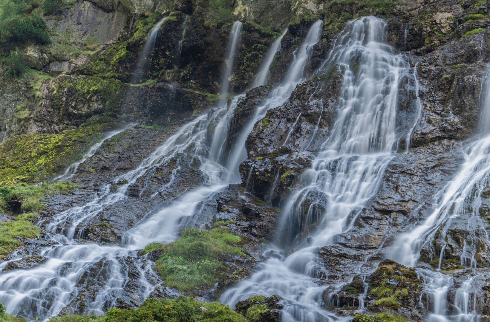 Wasserfall im schönen Berner Oberland